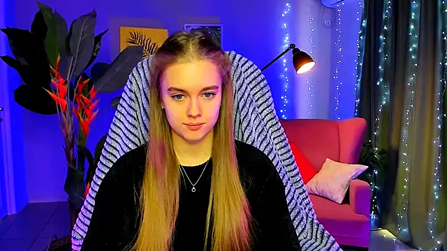 Snapshot of JuneWoods chatting on February 5, 2026, 7:15 am JuneWoods online show from February 5, 2026, 7:15 am