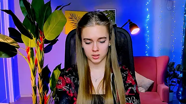 Snapshot of JuneWoods chatting on January 19, 2026, 9:24 am JuneWoods online show from January 19, 2026, 9:24 am