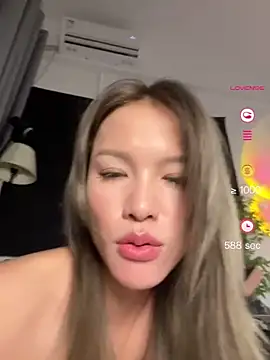 Snapshot of sharony_x chatting on June 9, 2026, 6:31 pm sharony x online show from June 9, 2026, 6:31 pm