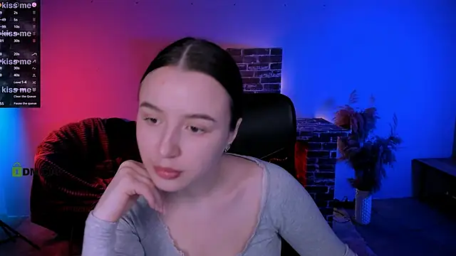 leslie bird online show from December 17, 2025, 11:48 am