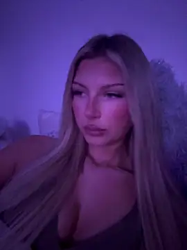 blondeeee online show from March 25, 2026, 5:45 pm