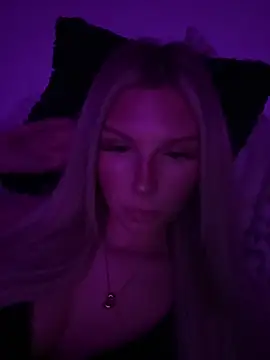 blondeeee online show from April 11, 2026, 8:12 pm