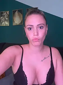 Snapshot of Stellaspice chatting on October 20, 2025, 9:43 am Stellaspice online show from October 20, 2025, 9:43 am