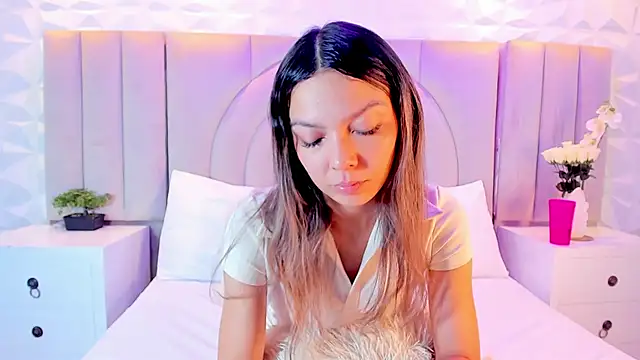 Snapshot of celestebellmont chatting on November 12, 2025, 12:53 pm celestebellmont online show from November 12, 2025, 12:53 pm