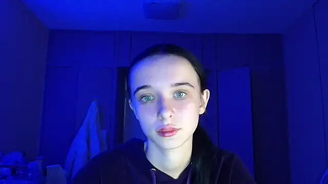 Emilia Light online show from November 12, 2025, 7:40 pm