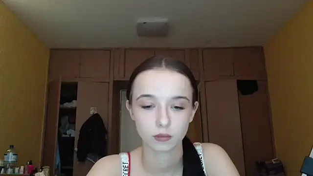 Emilia Light online show from May 7, 2026, 10:29 am