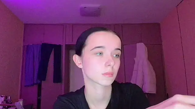 Emilia Light online show from December 18, 2025, 9:25 am