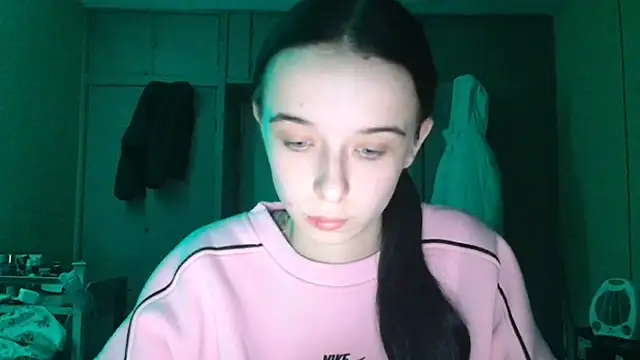 Emilia Light online show from November 30, 2025, 3:46 pm