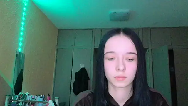 Emilia Light online show from March 9, 2026, 6:17 am