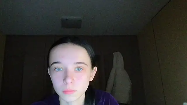 Emilia Light online show from November 10, 2025, 6:07 am