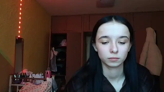 Emilia Light online show from March 4, 2026, 8:33 am