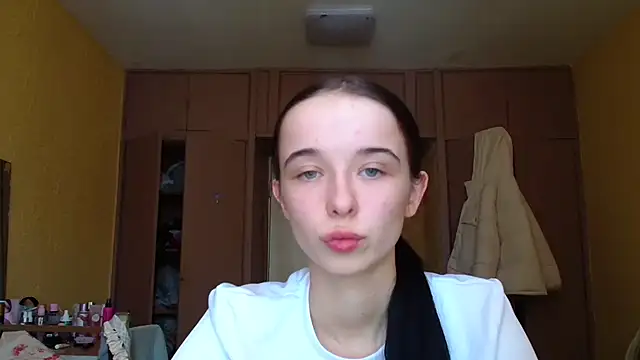 Emilia Light online show from January 19, 2026, 10:19 am