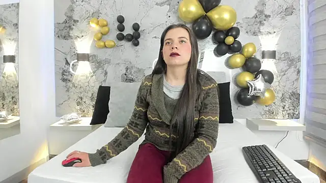 ZOE LE online show from April 14, 2026, 9:03 am