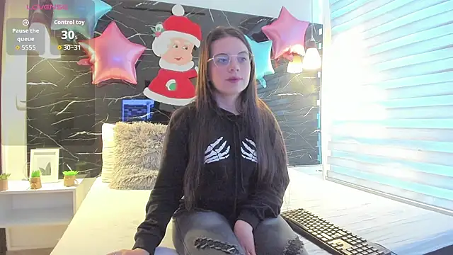 ZOE LE online show from December 3, 2025, 11:42 am