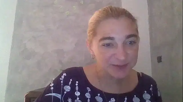 Snapshot of GoldenAngelMilf chatting on October 1, 2025, 11:36 am GoldenAngelMilf online show from October 1, 2025, 11:36 am