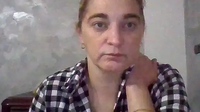 Snapshot of GoldenAngelMilf chatting on November 12, 2025, 5:17 pm GoldenAngelMilf online show from November 12, 2025, 5:17 pm