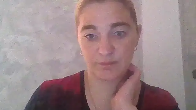 Snapshot of GoldenAngelMilf chatting on October 7, 2025, 8:26 am GoldenAngelMilf online show from October 7, 2025, 8:26 am