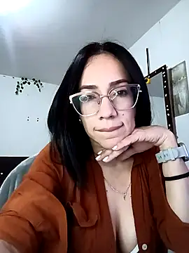 YaraDuartee online show from October 21, 2025, 2:11 am