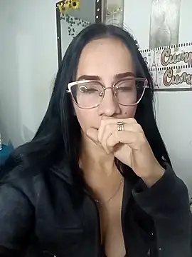 YaraDuartee online show from January 7, 2026, 2:27 am