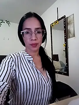 YaraDuartee online show from October 15, 2025, 11:46 pm