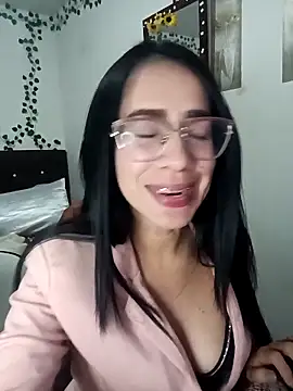 Snapshot of YaraDuartee chatting on February 3, 2026, 12:54 am YaraDuartee online show from February 3, 2026, 12:54 am