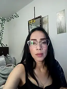 Snapshot of YaraDuartee chatting on January 17, 2026, 11:41 pm YaraDuartee online show from January 17, 2026, 11:41 pm