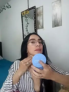 YaraDuartee online show from December 17, 2025, 1:10 am