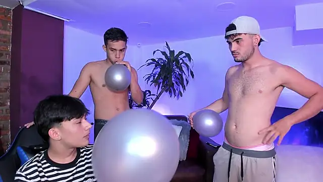 Snapshot of Spaceboys18 chatting on October 15, 2025, 1:26 am Spaceboys18 online show from October 15, 2025, 1:26 am