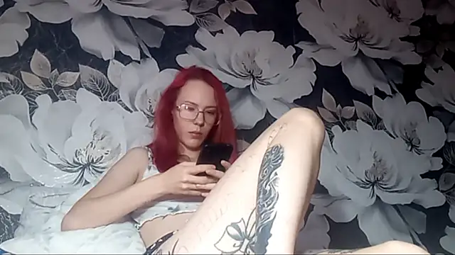 Snapshot of LiaCusson chatting on October 9, 2025, 1:06 am LiaCusson online show from October 9, 2025, 1:06 am