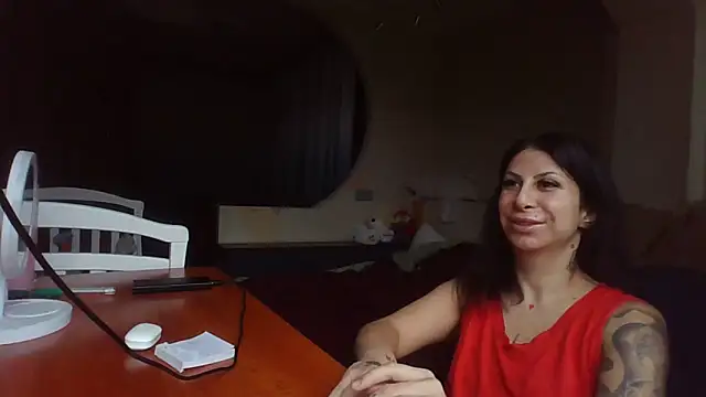 QueenMomyS online show from November 30, 2025, 9:32 am