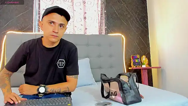 CharlotteAndSimon online show from February 21, 2026, 2:08 pm