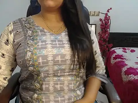 Snapshot of Queen_Homaira chatting on November 19, 2025, 4:45 am Queen Homaira online show from November 19, 2025, 4:45 am