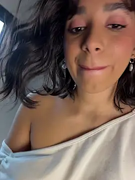 Snapshot of Capricho_01 chatting on February 17, 2026, 6:16 pm Capricho 01 online show from February 17, 2026, 6:16 pm