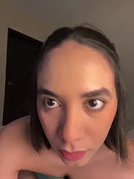 Capricho 01 online show from October 16, 2025, 12:35 pm