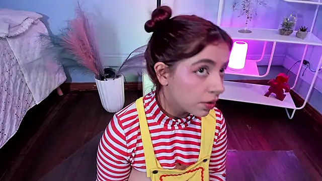 KathiaSaenz  online show from October 2, 2025, 3:54 am