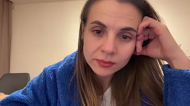 AnnieLove7722 online show from October 16, 2025, 9:56 pm