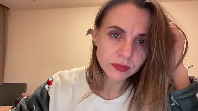 AnnieLove7722 online show from October 14, 2025, 8:20 pm