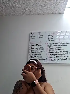 Snapshot of Karoline_Amber chatting on October 9, 2025, 7:58 pm Karoline Amber online show from October 9, 2025, 7:58 pm