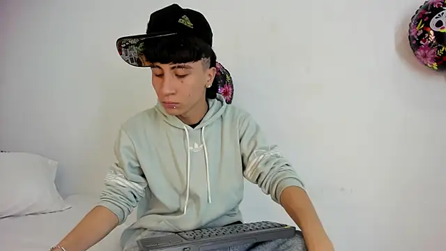 XaanderGrey online show from October 9, 2025, 7:58 pm