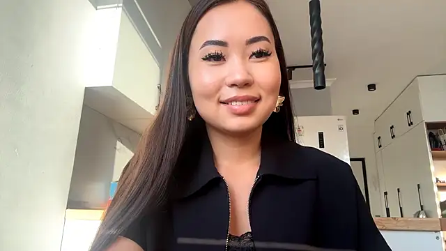 Ur neighbor Kira online show from October 6, 2025, 11:22 am