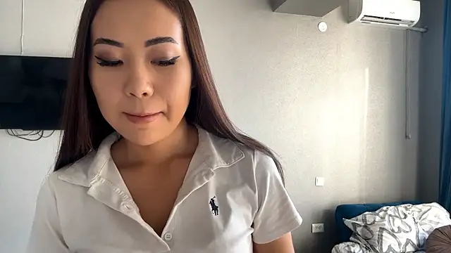 Ur neighbor Kira online show from November 26, 2025, 8:03 am