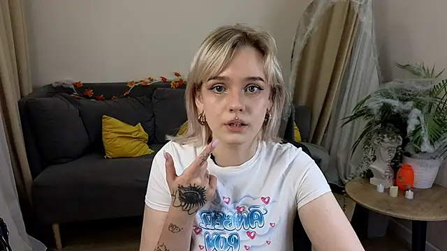 Snapshot of MayWins chatting on October 29, 2025, 9:25 pm MayWins online show from October 29, 2025, 9:25 pm