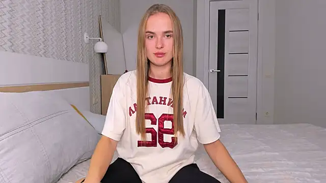 LilMary  online show from October 12, 2025, 7:59 pm