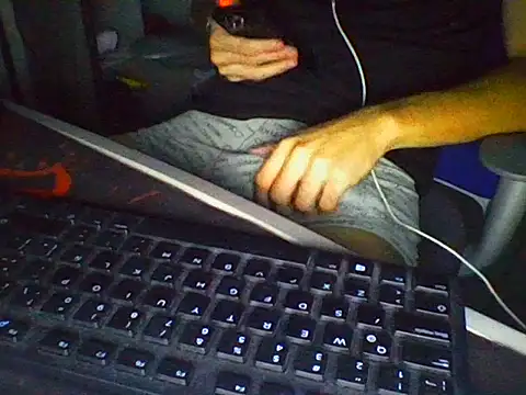 AlbertoRuiz086 online show from October 14, 2025, 6:36 am