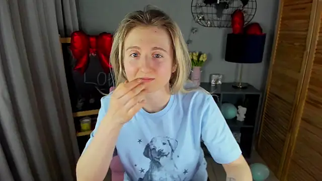 Snapshot of CamillaDreamer chatting on February 22, 2026, 1:19 am CamillaDreamer online show from February 22, 2026, 1:19 am