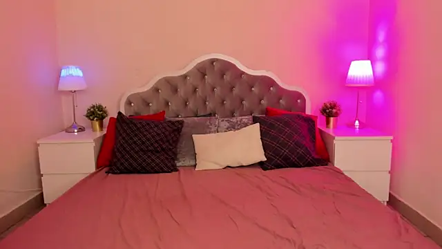 Snapshot of CamillaDreamer chatting on September 30, 2025, 2:34 pm CamillaDreamer online show from September 30, 2025, 2:34 pm