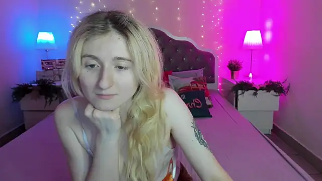 CamillaDreamer online show from December 15, 2025, 6:14 pm