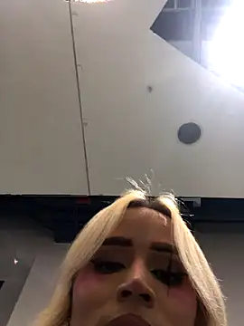 Snapshot of alexawinterrr chatting on December 2, 2025, 8:32 pm alexawinterrr online show from December 2, 2025, 8:32 pm