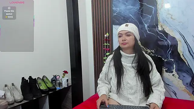 angelinee39 online show from October 24, 2025, 9:19 am