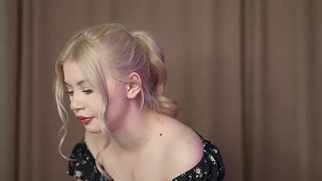 AshleyNikoo online show from November 21, 2025, 3:44 pm